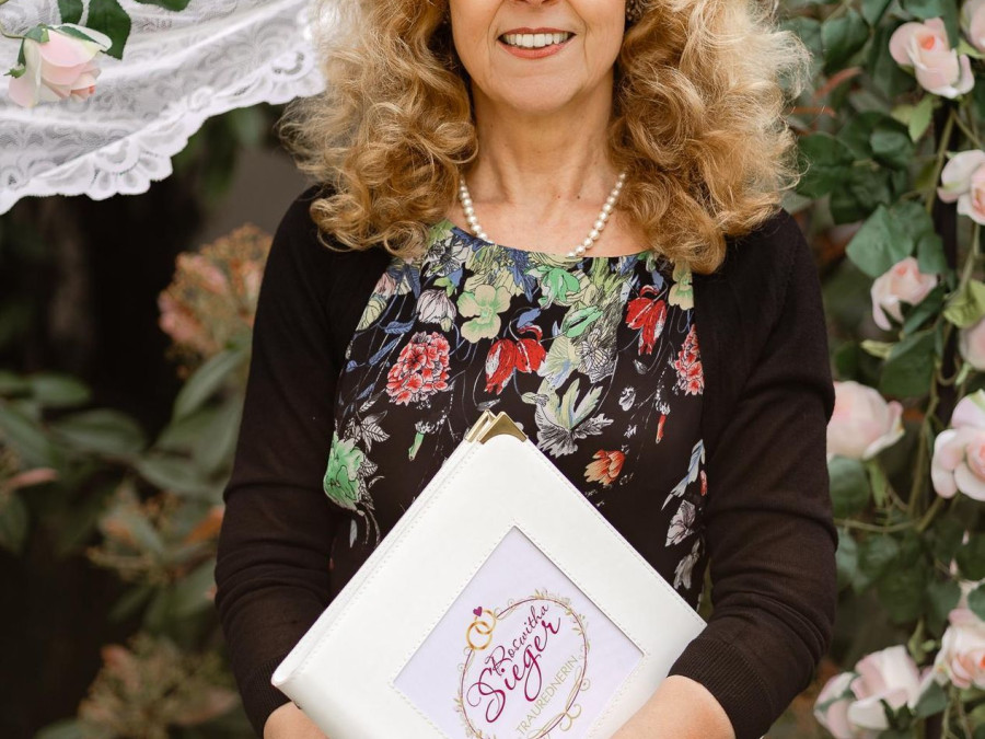 Main image for gallery Roswitha Sieger- Freie Trauung in Kerpen