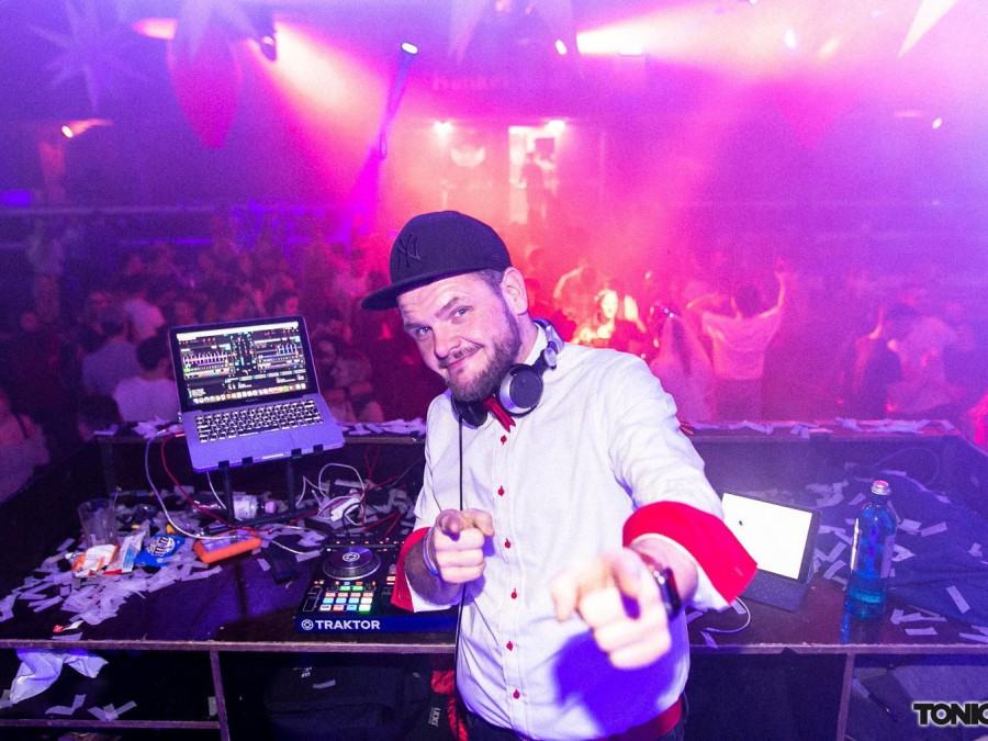 Main image for gallery DJ Titschy "on the Job"
