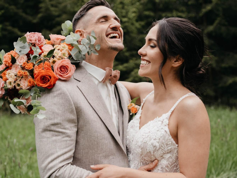 Main image for gallery Tiny Wedding
