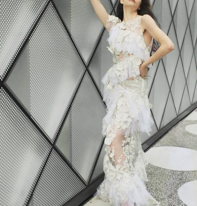 Main image for gallery 3 D- Spitzen-Brautkleid Serpentine