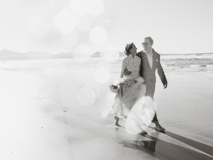 Main image for gallery brautkleid Serenissima + Anzug Artist