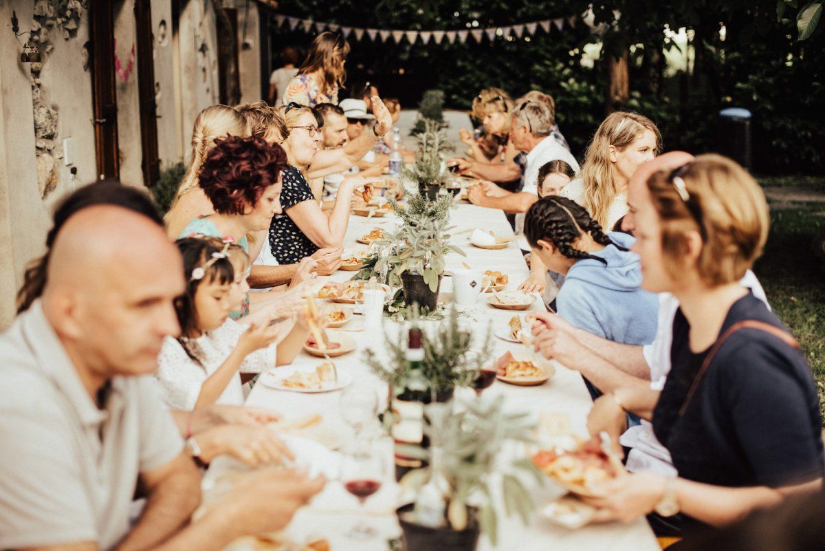 gemeinsames Hochzeitsessen mit den Hochzeitsgästen