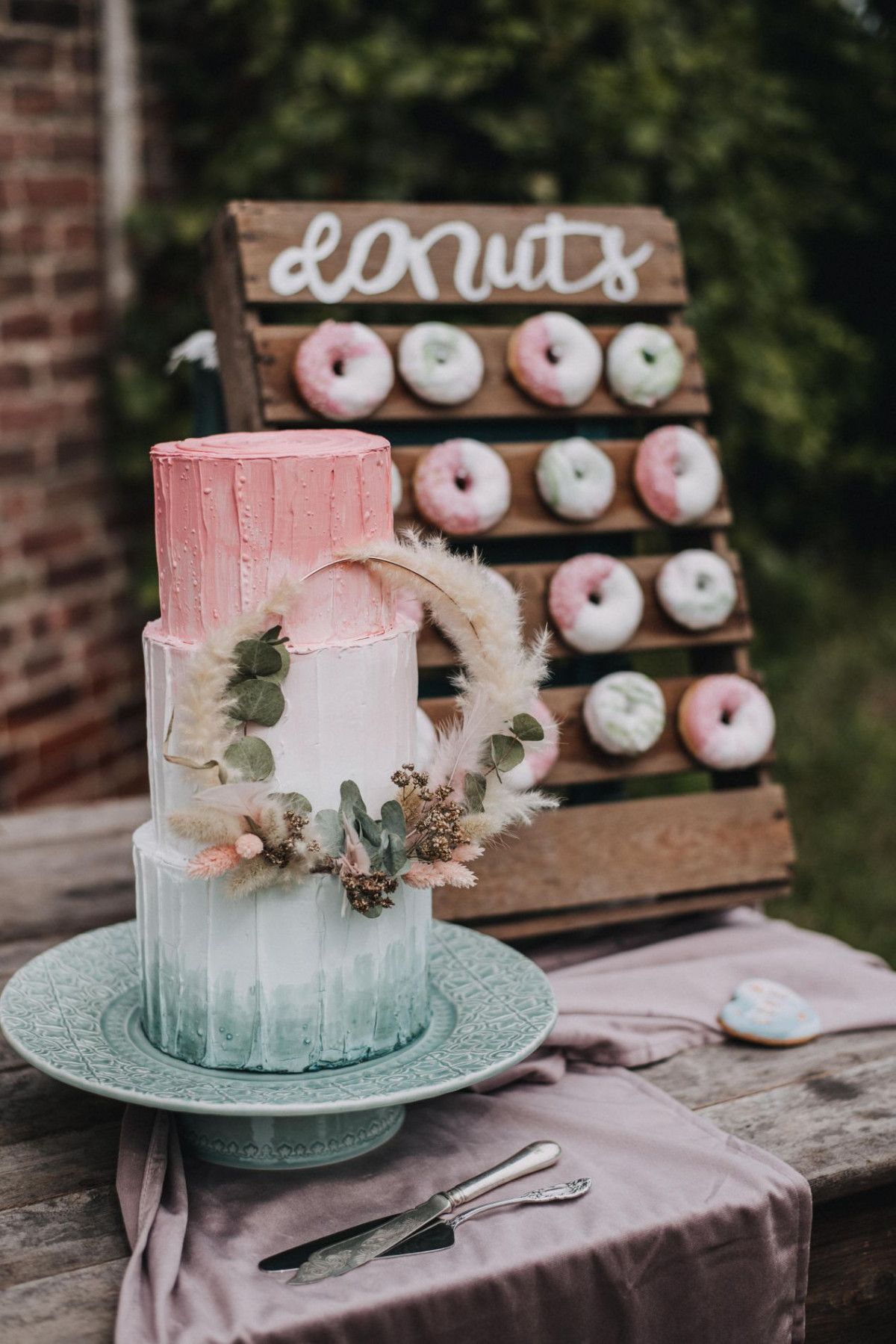 Dreistöckige Hochzeitstorte mit Farbverlauf