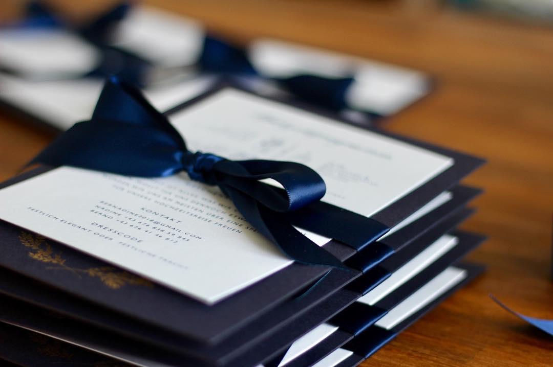 Hochzeitspapeterie in blau gold