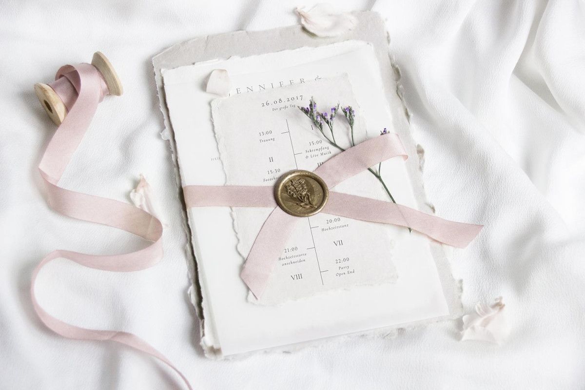 Hochzeitseinladung in weiß creme