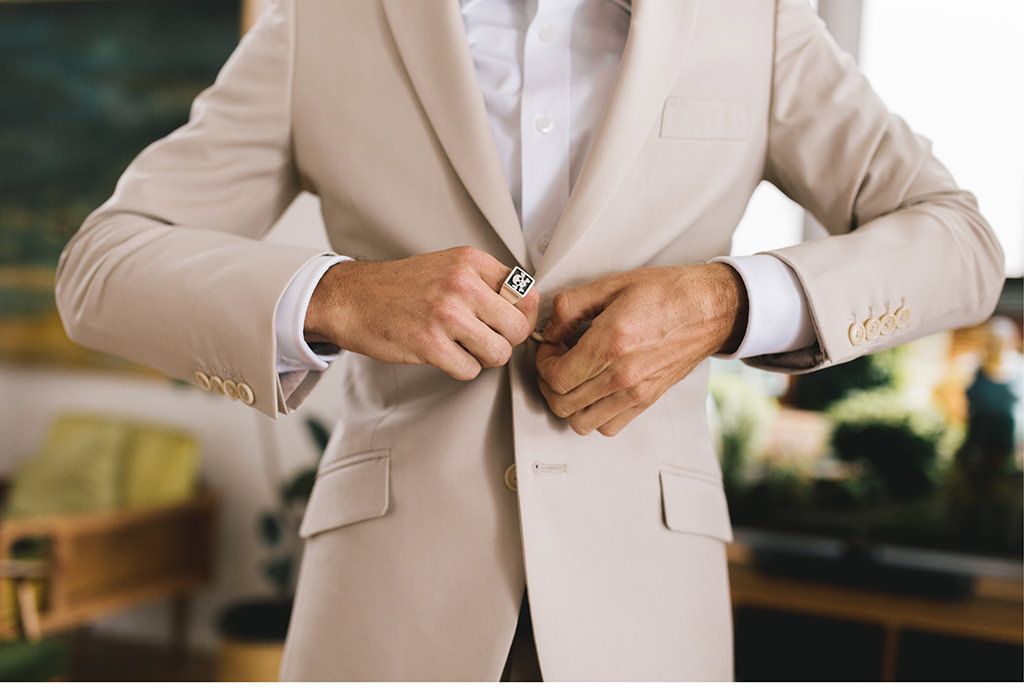 Anzug des Bräutigam für die standesamtliche Hochzeit