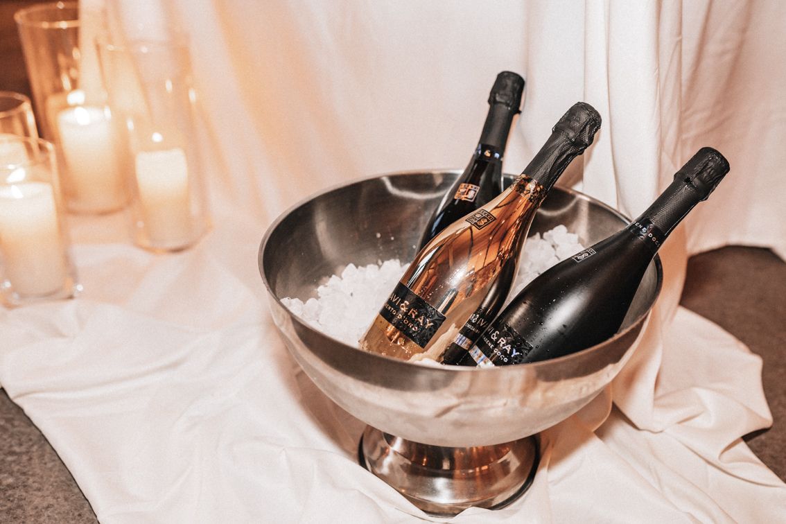 Champagner liegt in Eis