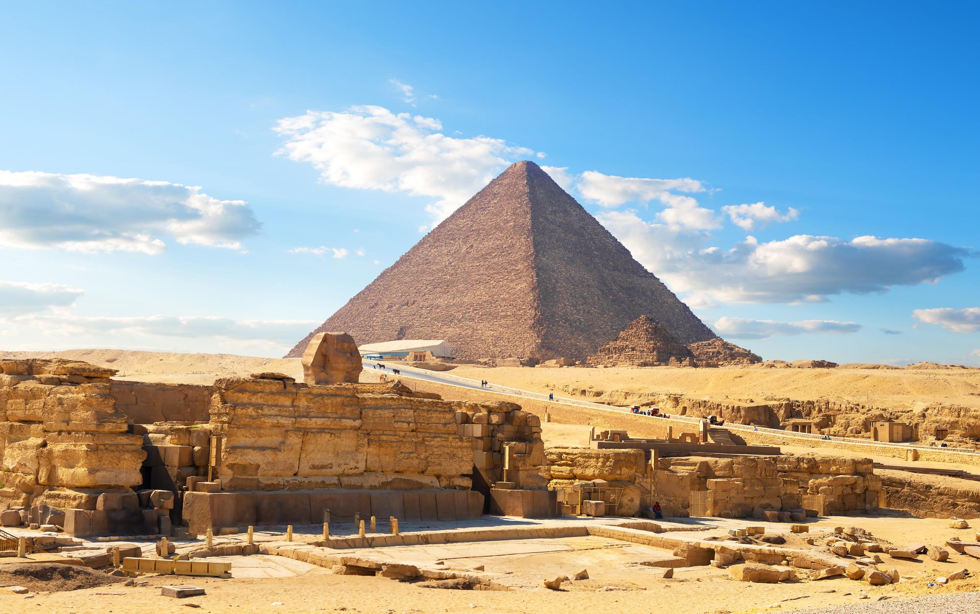 Pyramide in der Wüste von Ägypten