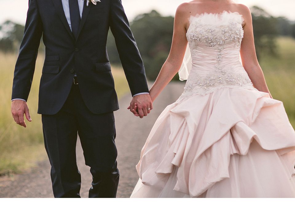 langes Hochzeitskleid im Stil der 20ger Jahre