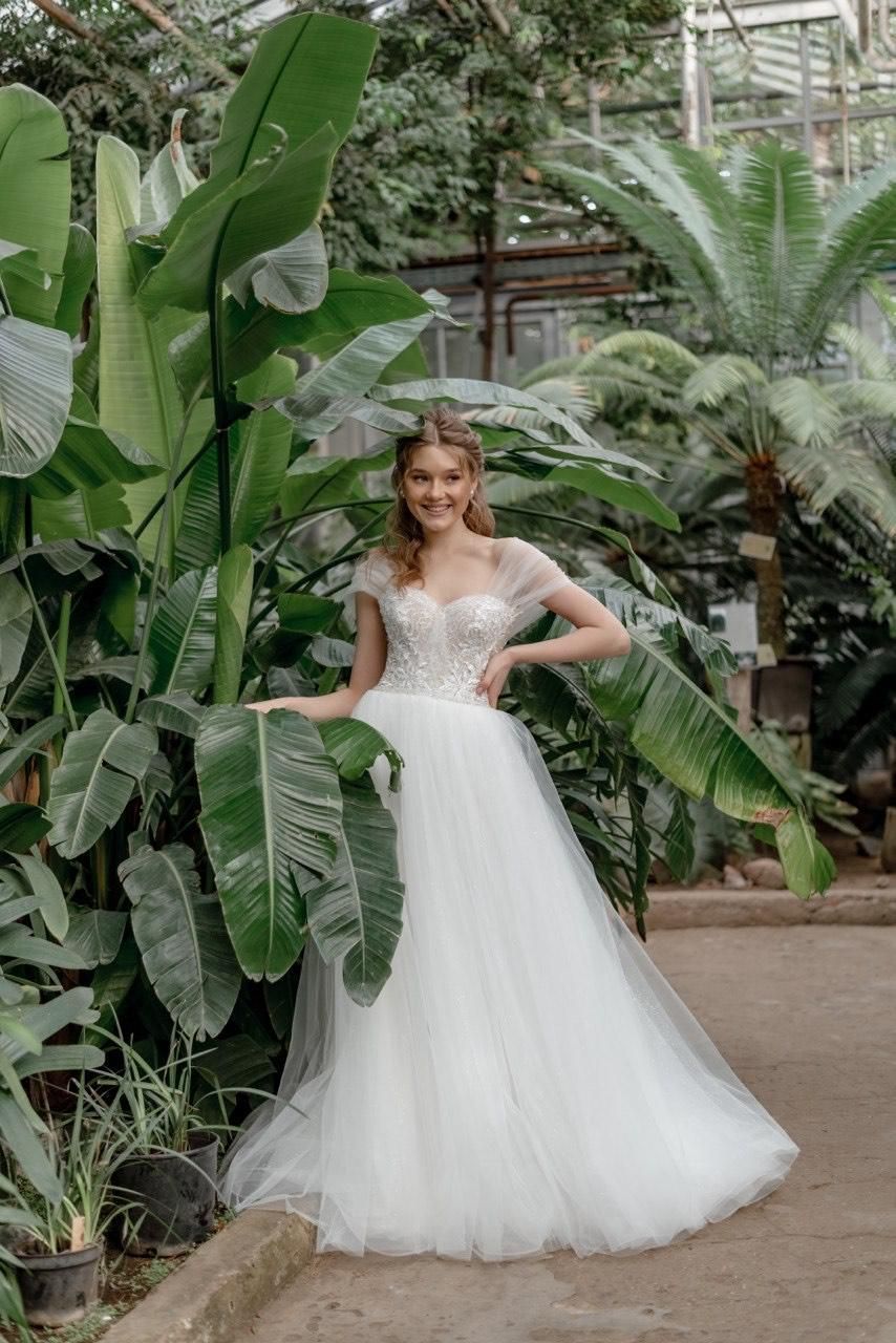 Brautkleid mit Tüll-Rock und Tüll-Trägern