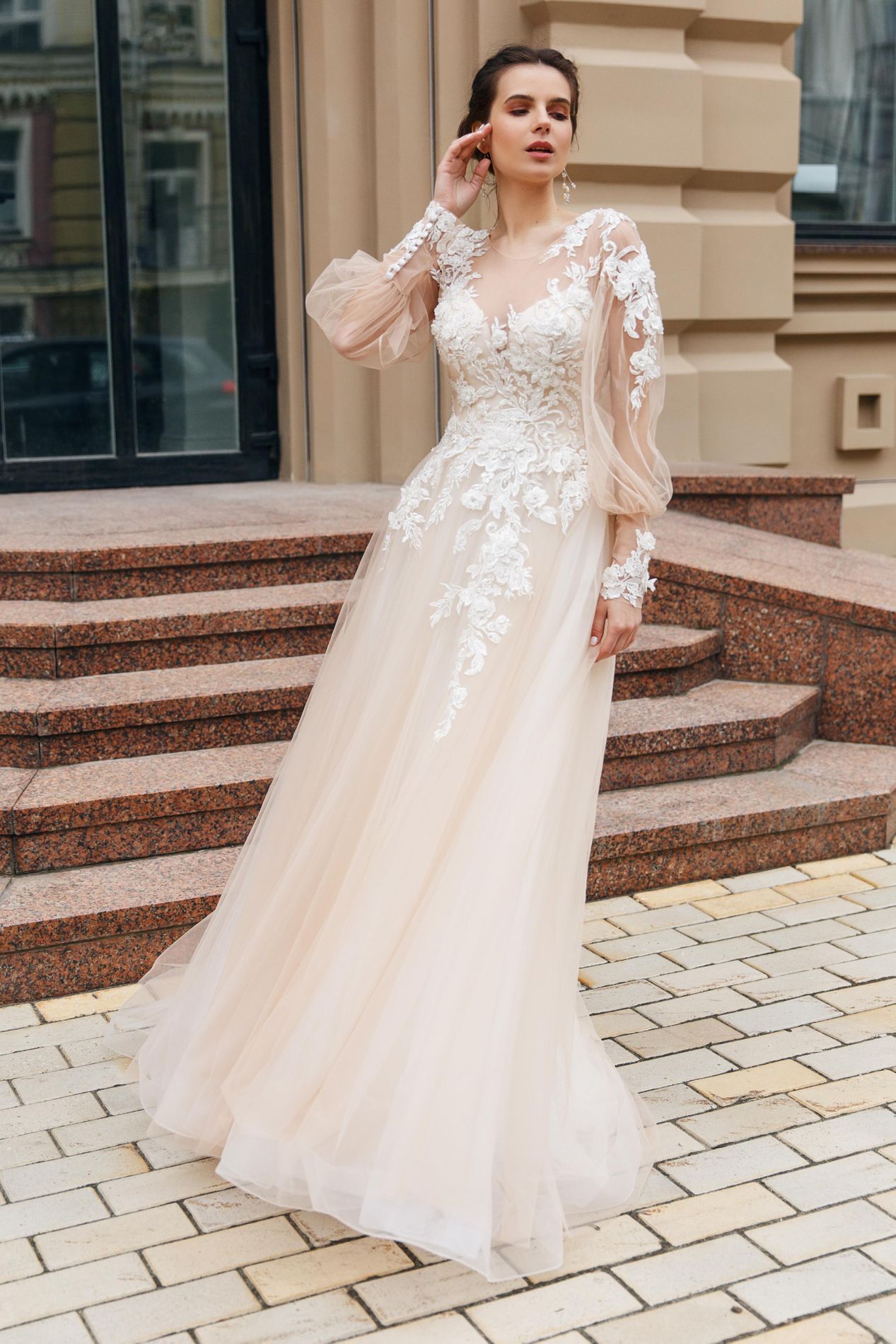 Brautkleid aus Tüll mit langen Ärmeln
