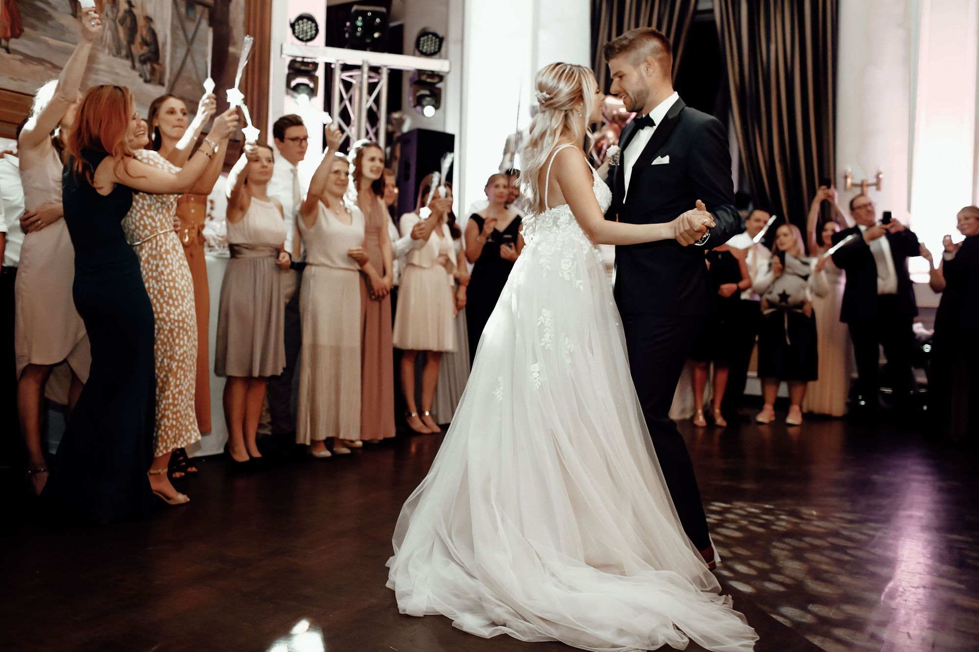 Hochzeitstanz von Braut und Bräutigam