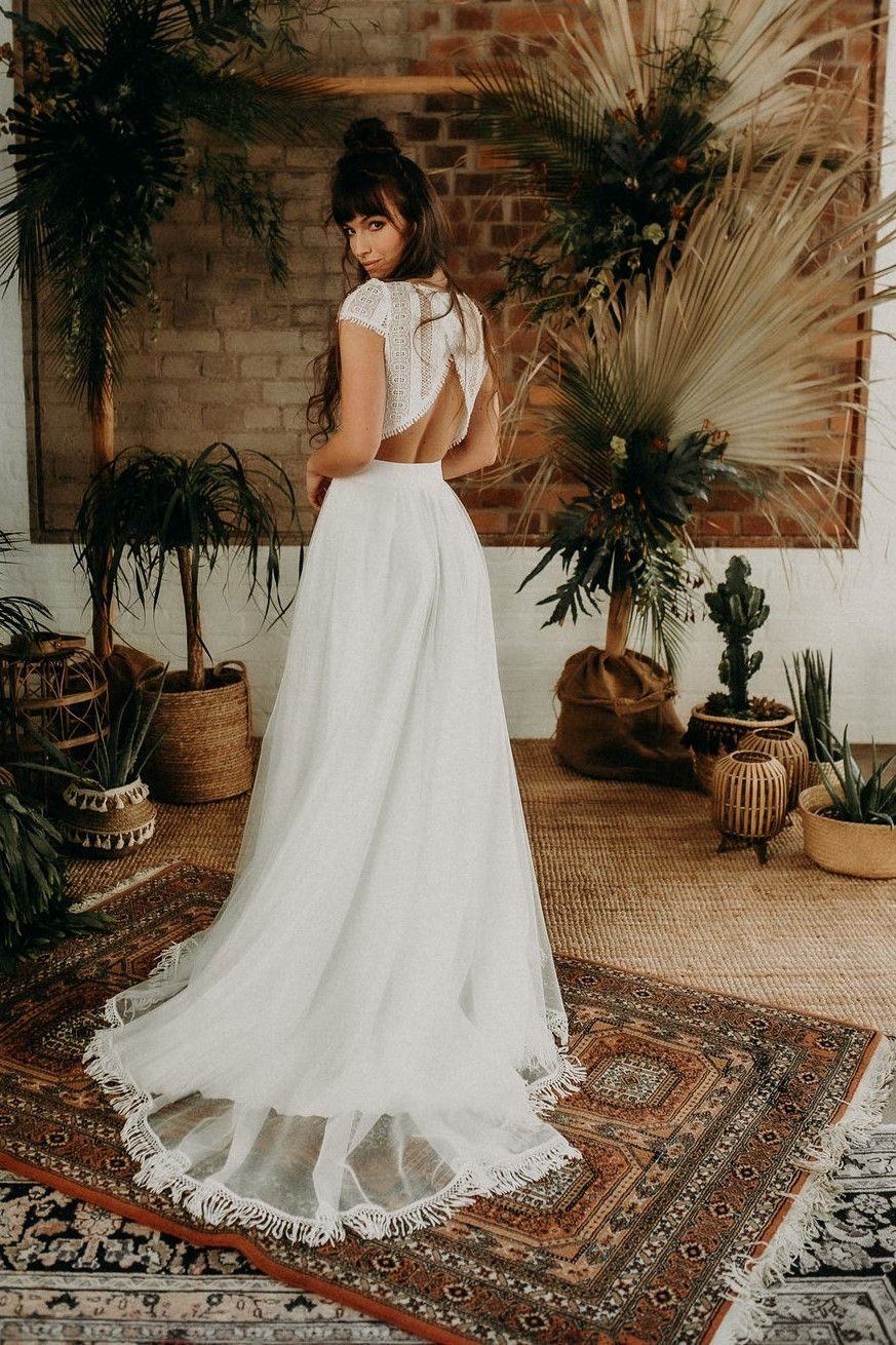 Eine Braut mit Brautkleid in A-Linie