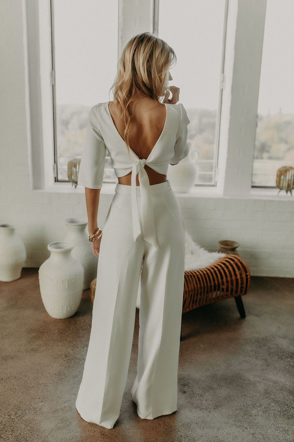 Zweiteiler Brautkleid mit Hose und geknotetem Oberteil
