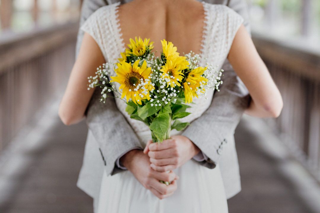 Blumen zur Hochzeit und Glückwünsche zum Hochzeitstag