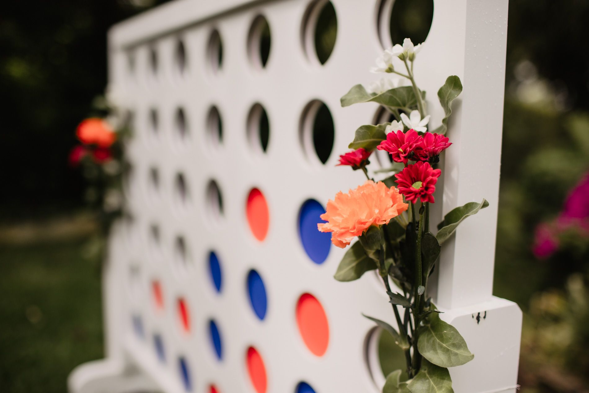 4 gewinnt mit Blumendeko