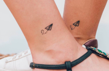 Ehepartner Tattoos am Knöchel
