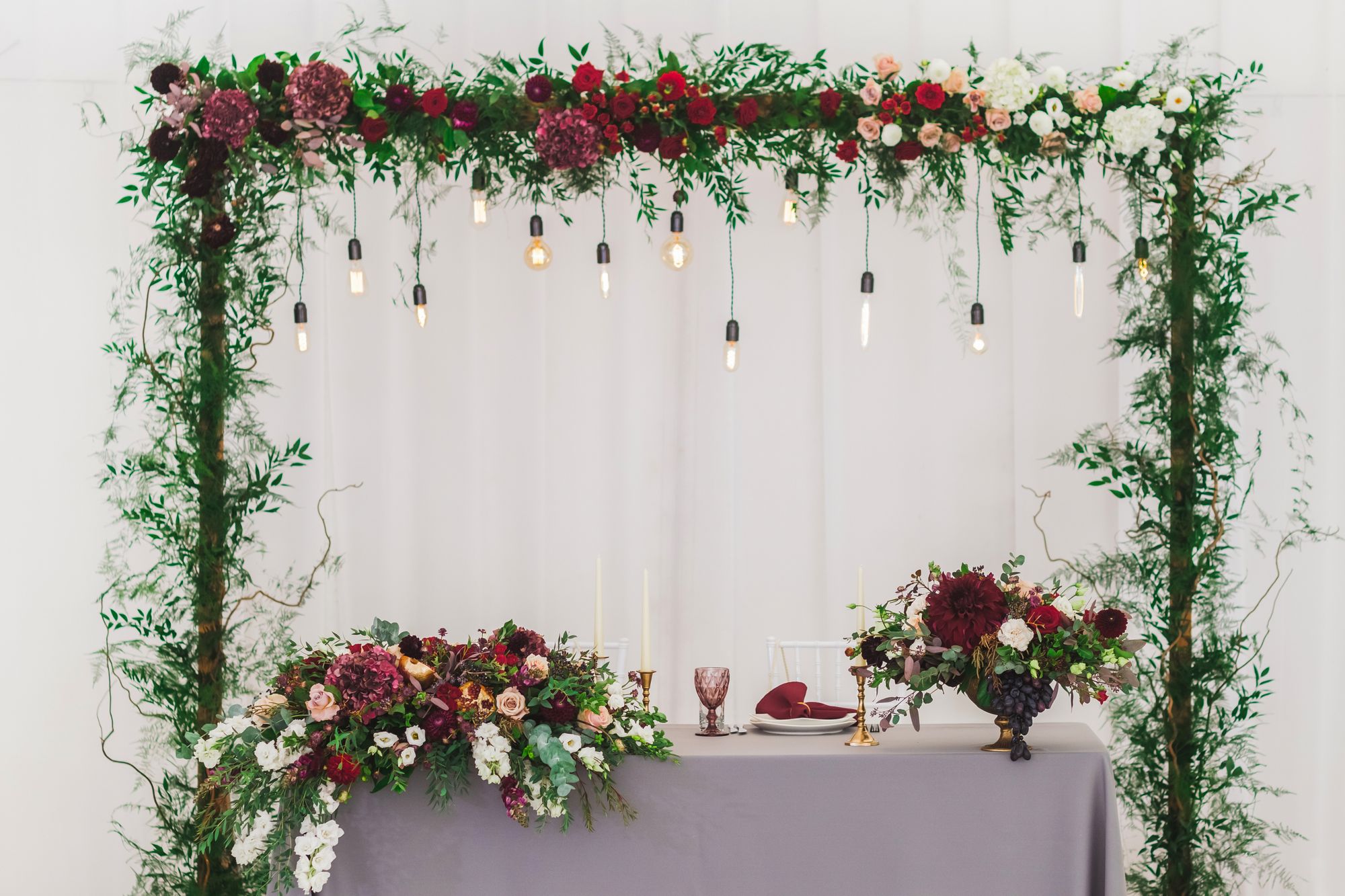 Edison Birnen über Hochzeitstisch