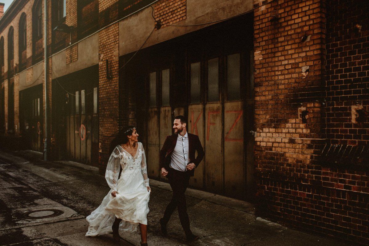 After Wedding Shooting Brautpaar im Industriegebiet