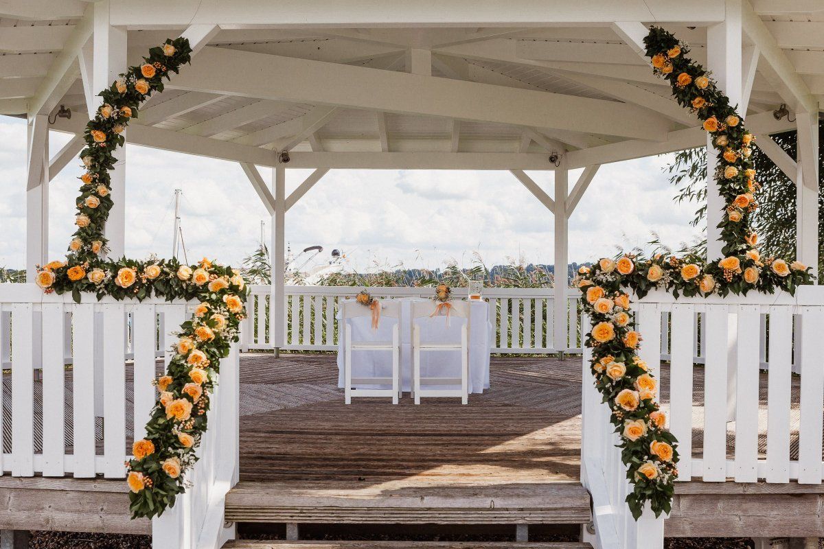 Pergola für eine Hochzeit im Freien