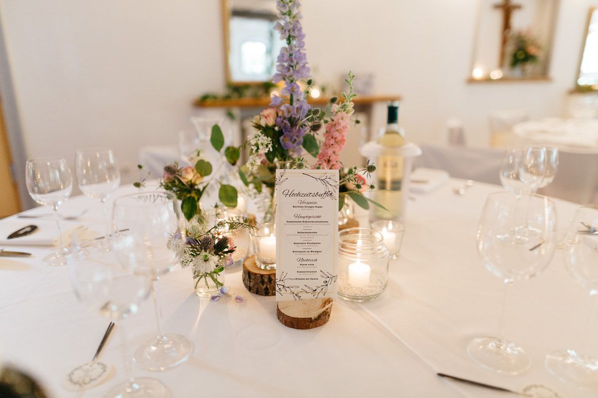 Hochzeitstisch schön dekoriert