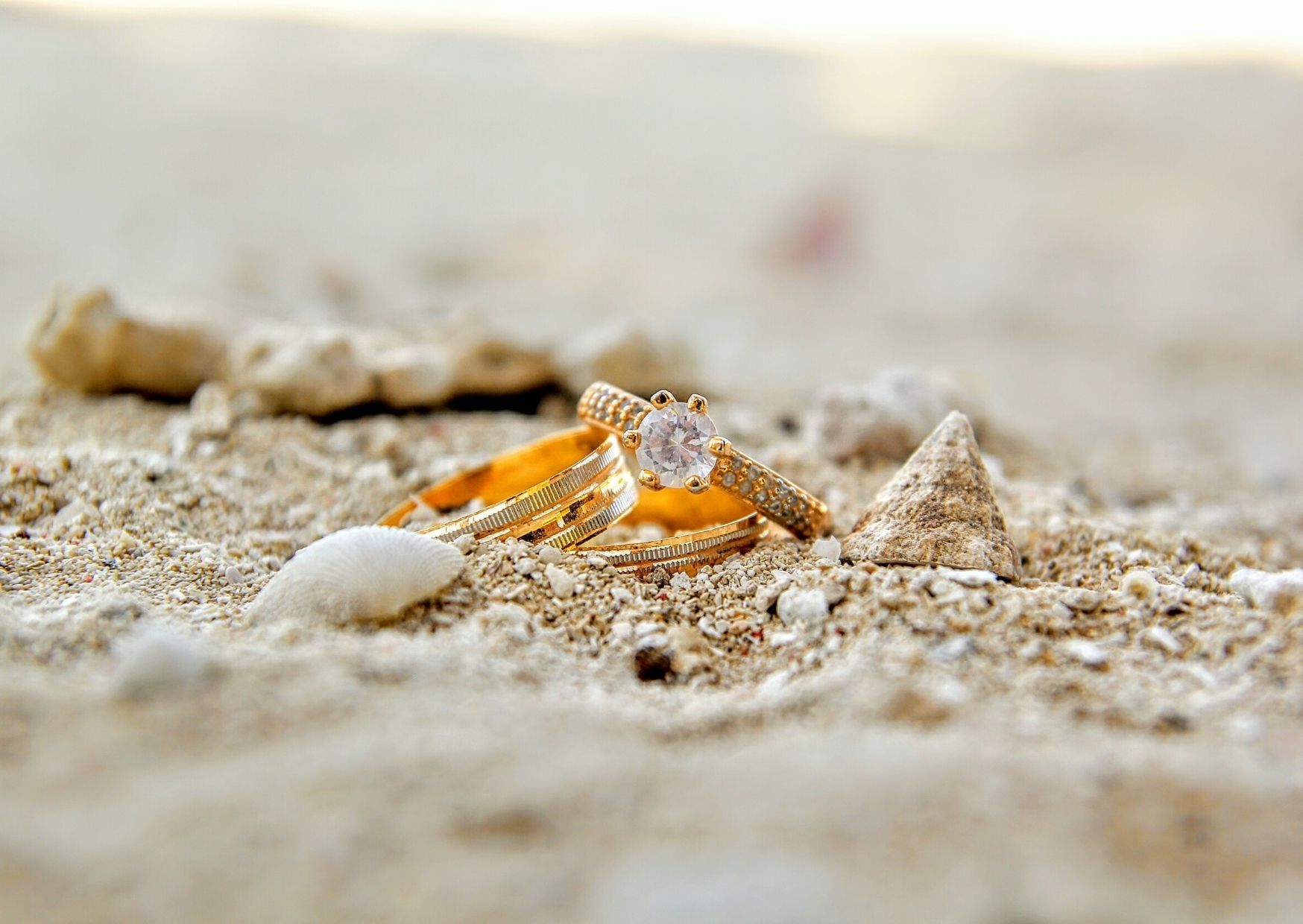 Die Ringe liegen am Strand