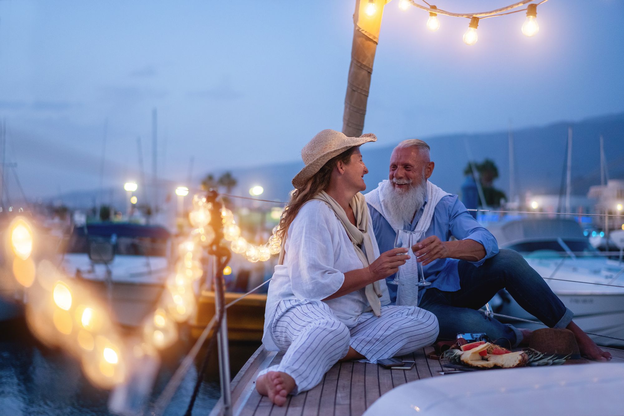 senioren ehepaar haben Date auf Schiff
