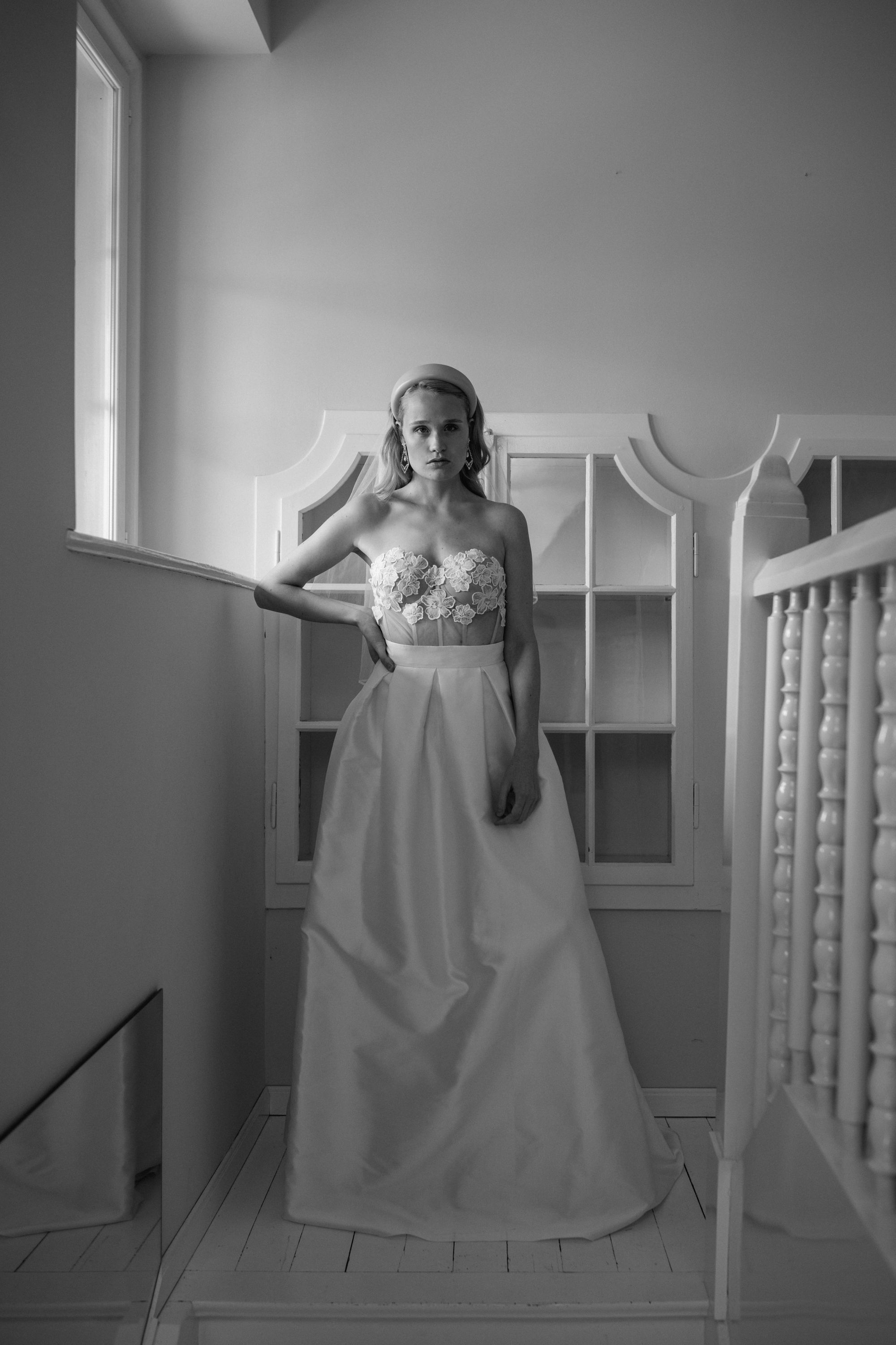 Brautkleid aus Taft und Blumen Korsage