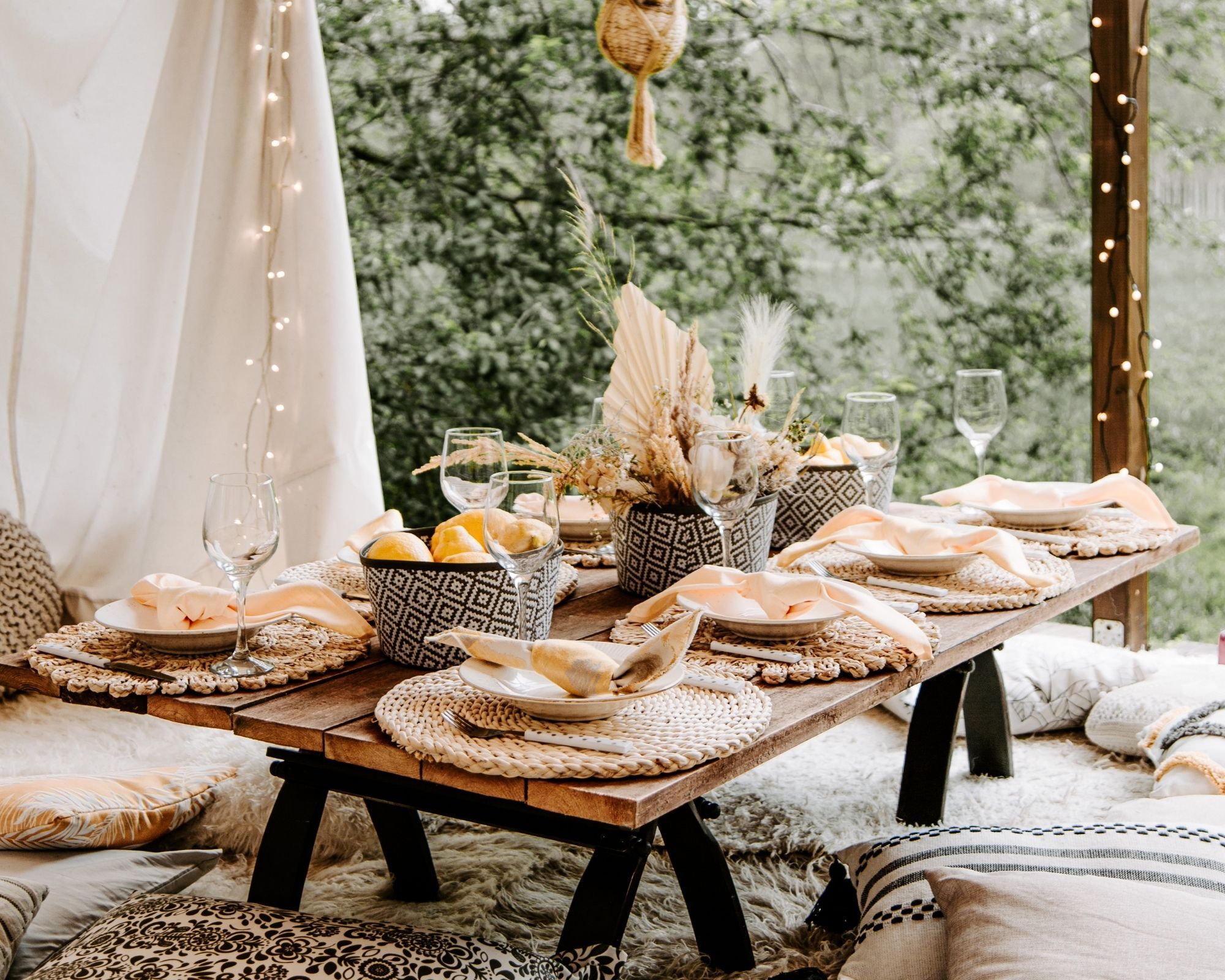 Hochzeitsplanung: Stilvoller Picnic Tisch im Bohostil