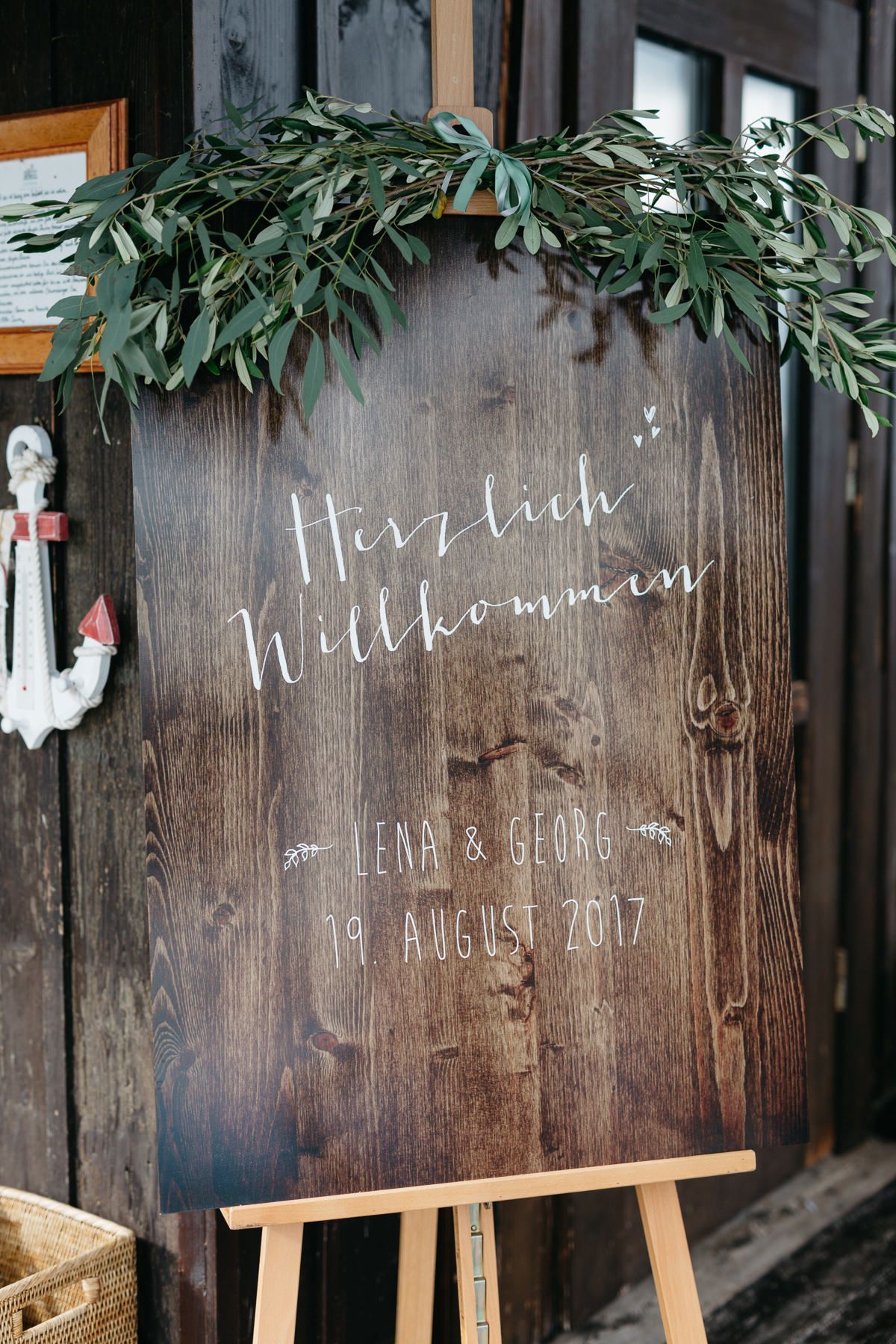 Willkommensschild in Holz-Optik