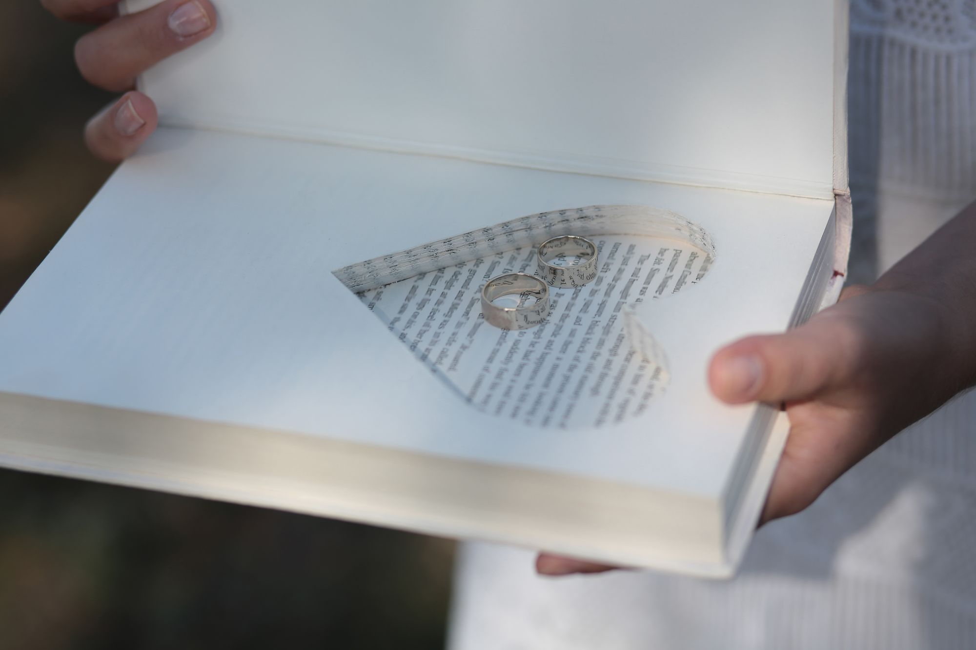 Buch als Ringaufbewahrung
