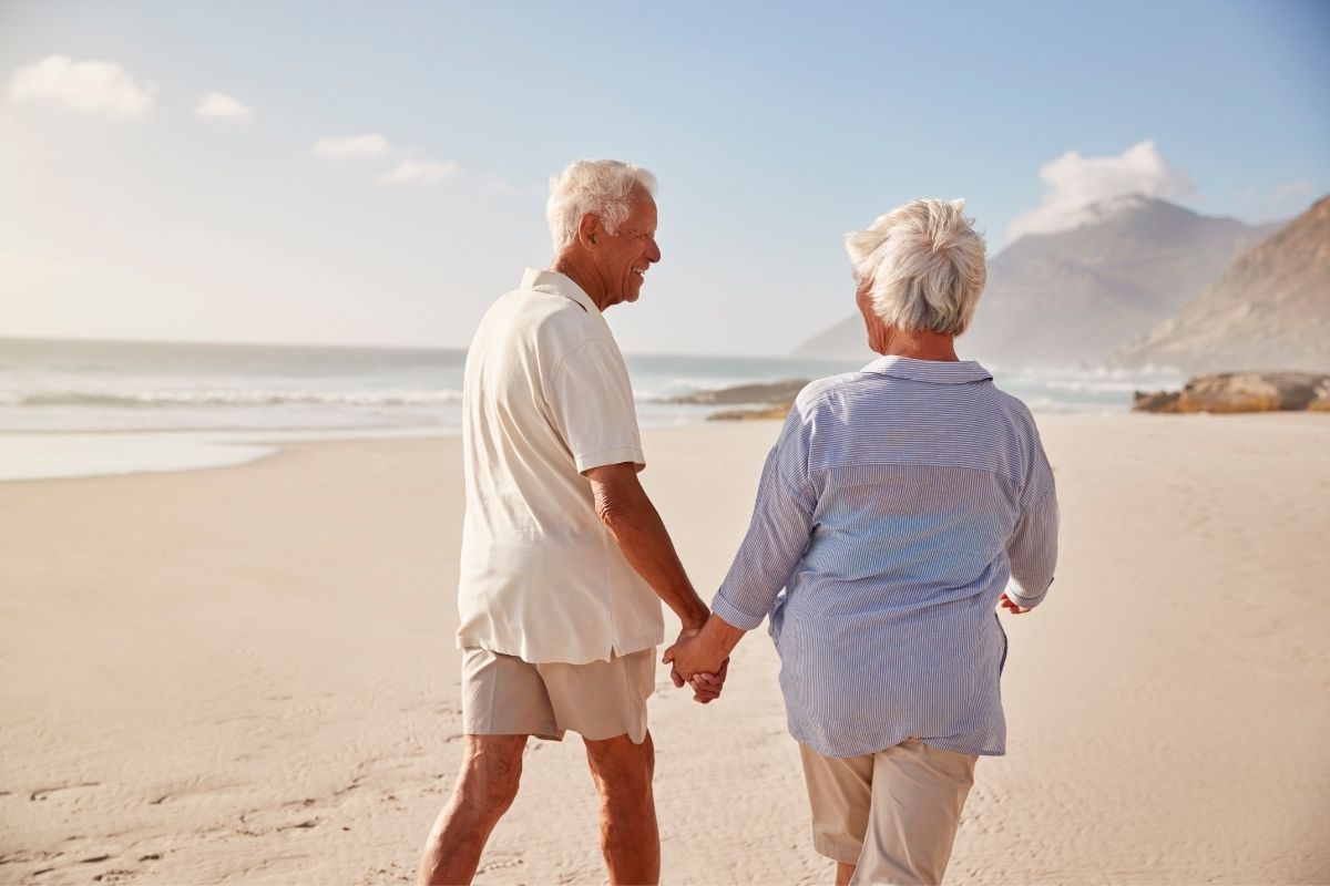 hand in hand am Strand