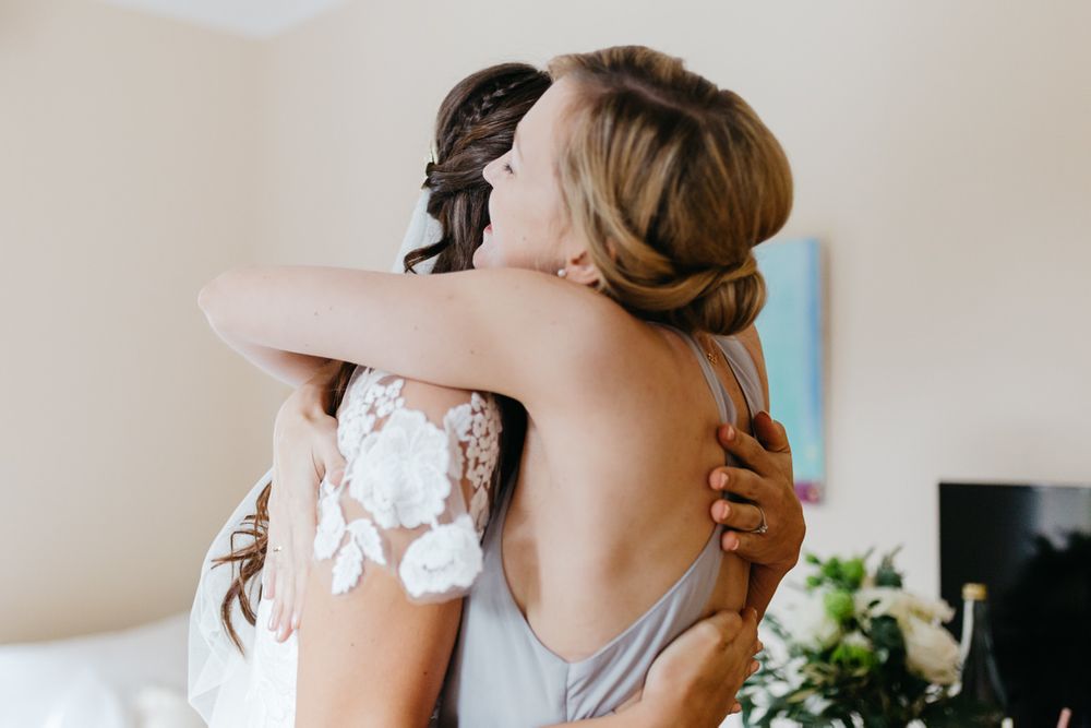 Den Brautjungfern schön Danke sagen für die Hilfe bei der Hochzeit ist Pflicht