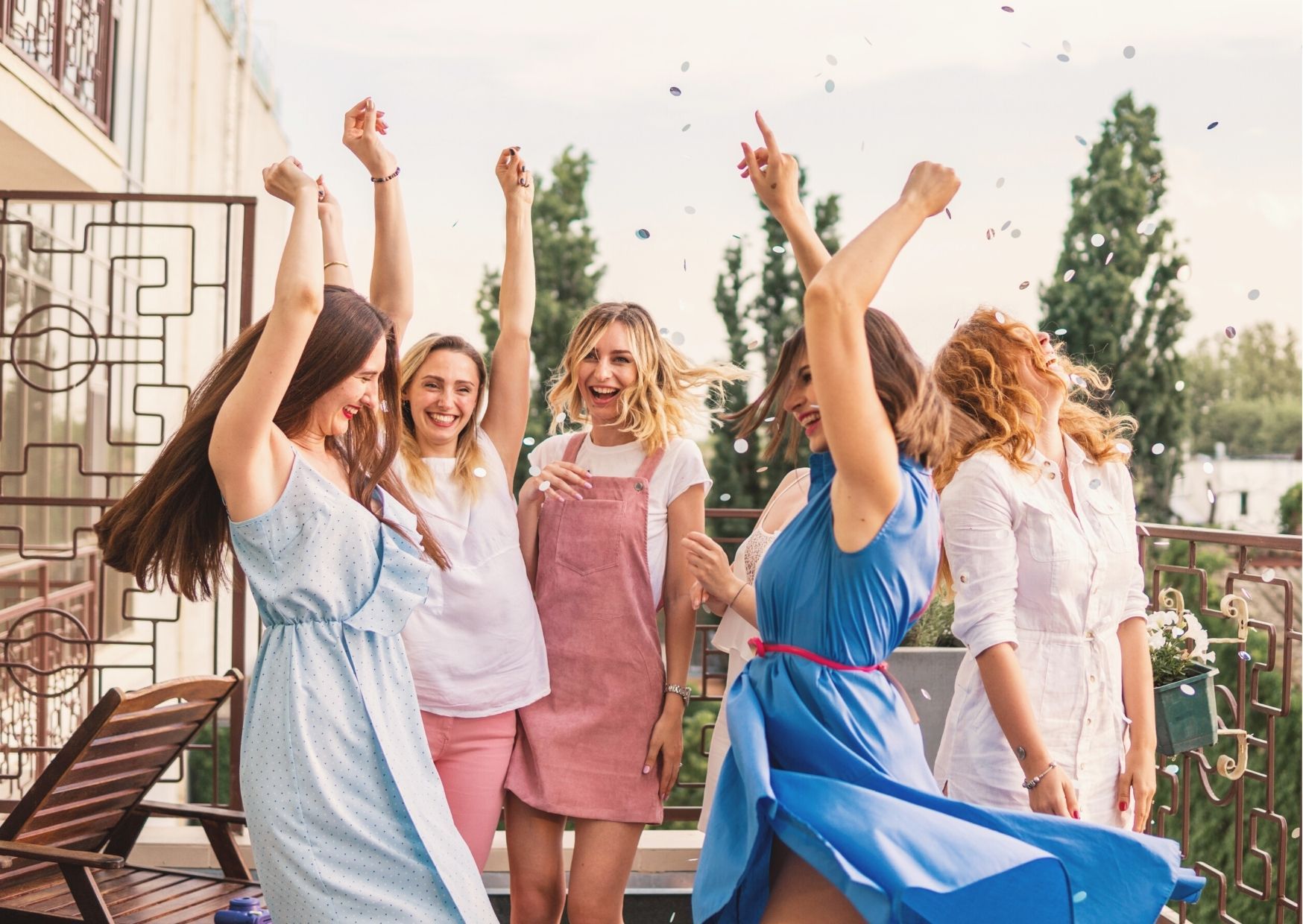 JGA: Braut vor ihrer Hochzeit mit ihren Freundinnen