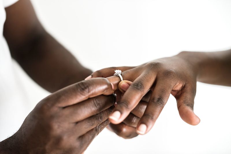 Neben einem schönen Ring solltet Ihr auch passende Worte parat haben.