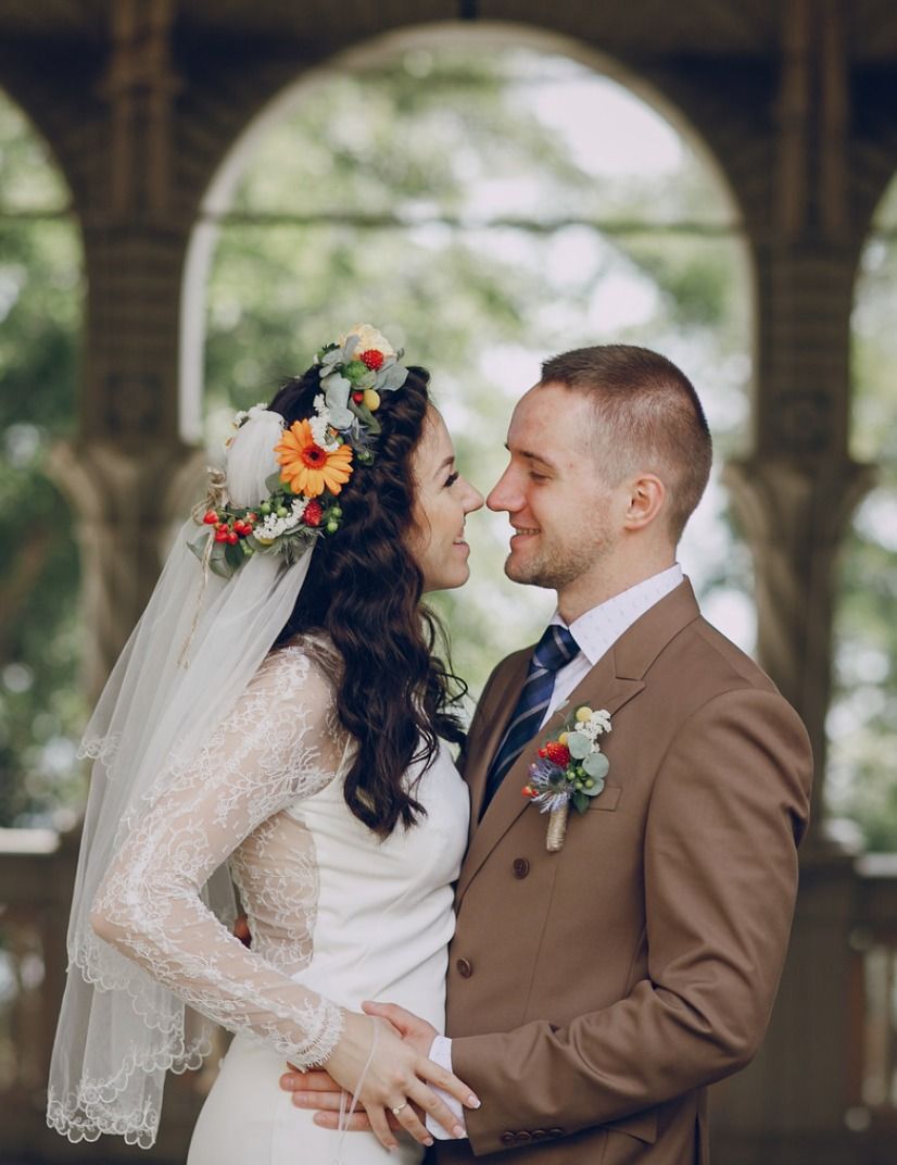 Blumenkranz für eine Sommerhochzeit