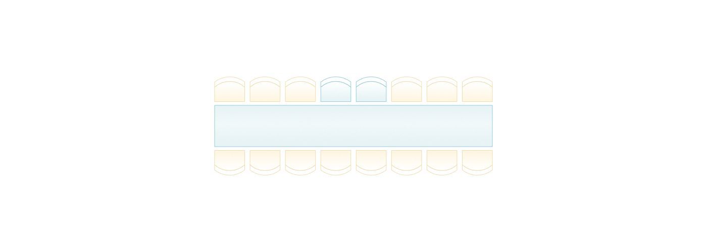 Die I-Form: Eine lange Tafel, an der Gäste und Brautpaar Platz nehmen.