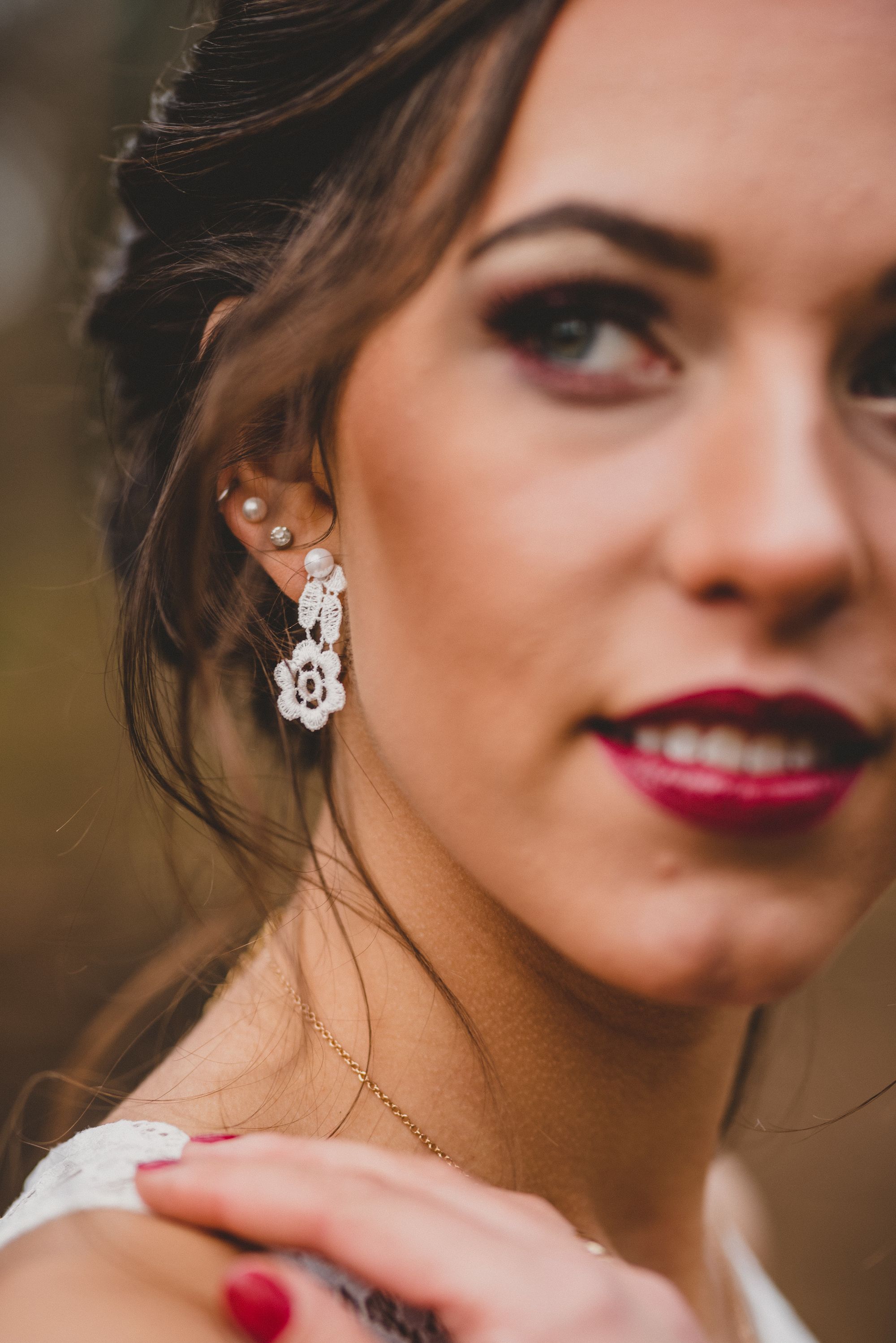 Braut mit Ohrringen
