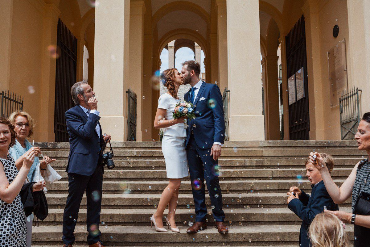 Der Hochzeitskuss, ein schönes Ritual… auch beim Standesamt
