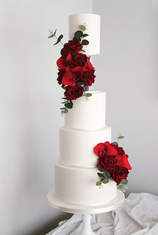 Floating Cake – Der schönste Hochzeitstorten-Trend für 2023