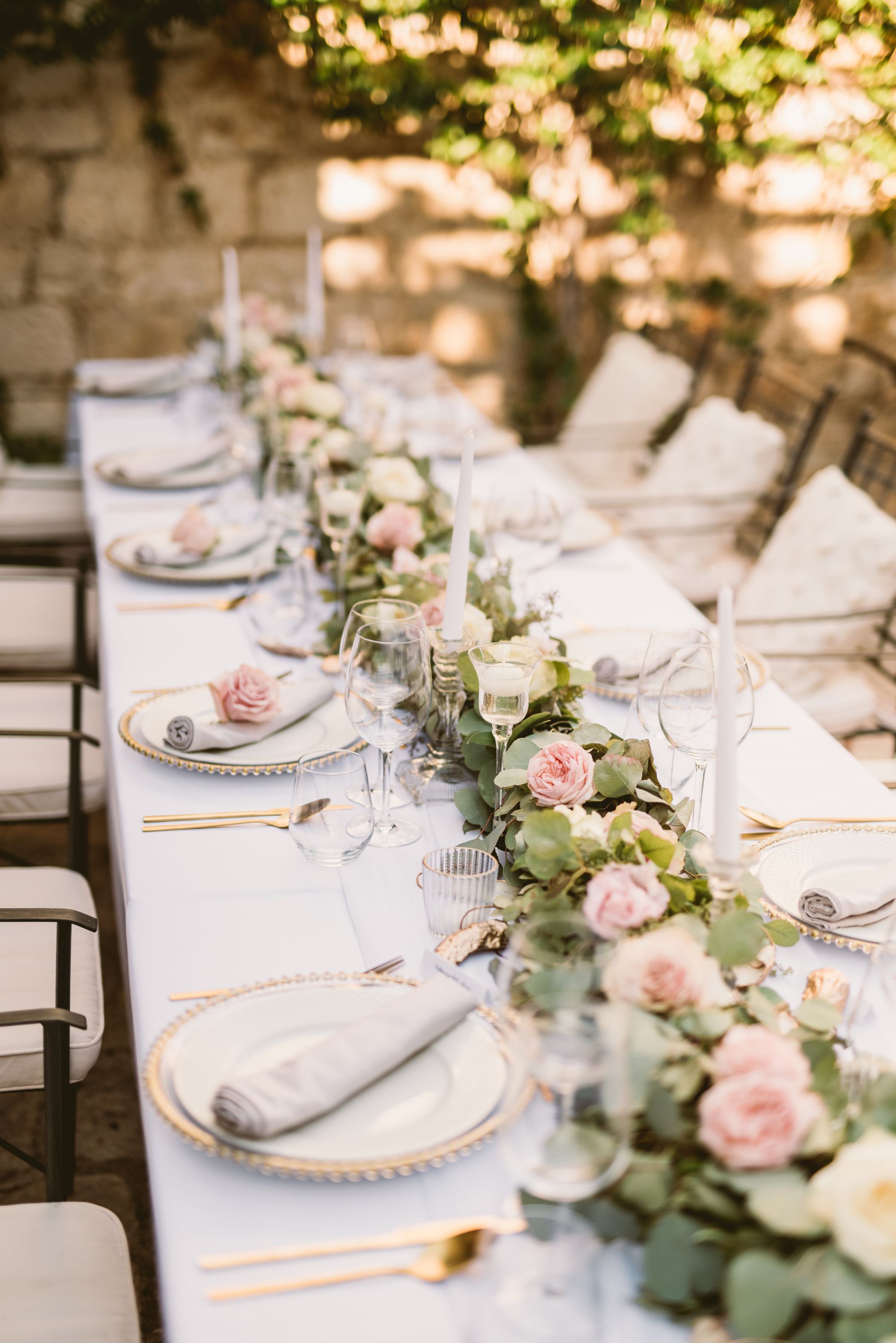 eingedeckter Hochzeitstisch