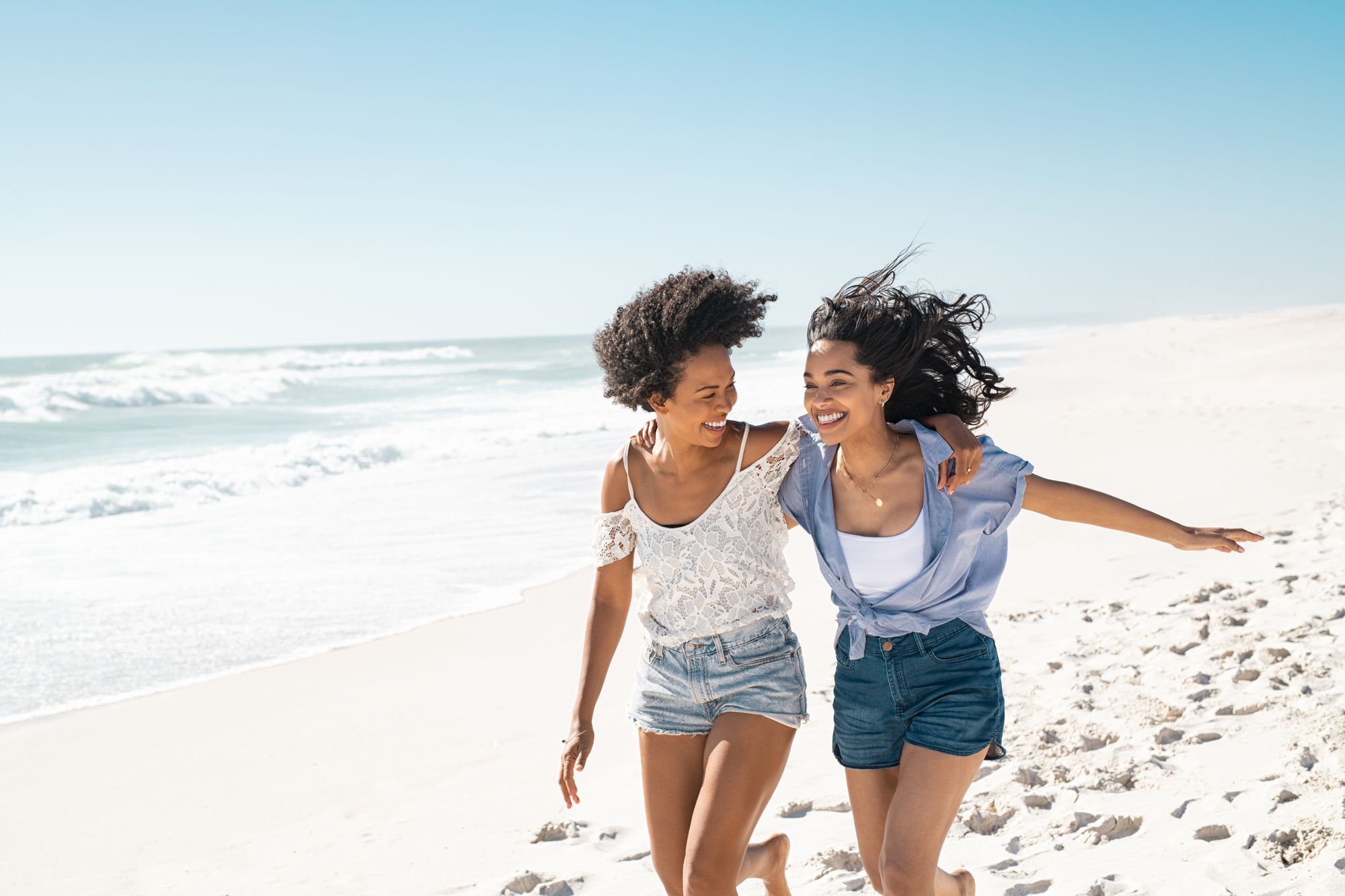 Wahre Freundschaft ist, wenn man sich zu 100% wohlfühlt mit der anderen Person. Freunde am Strand