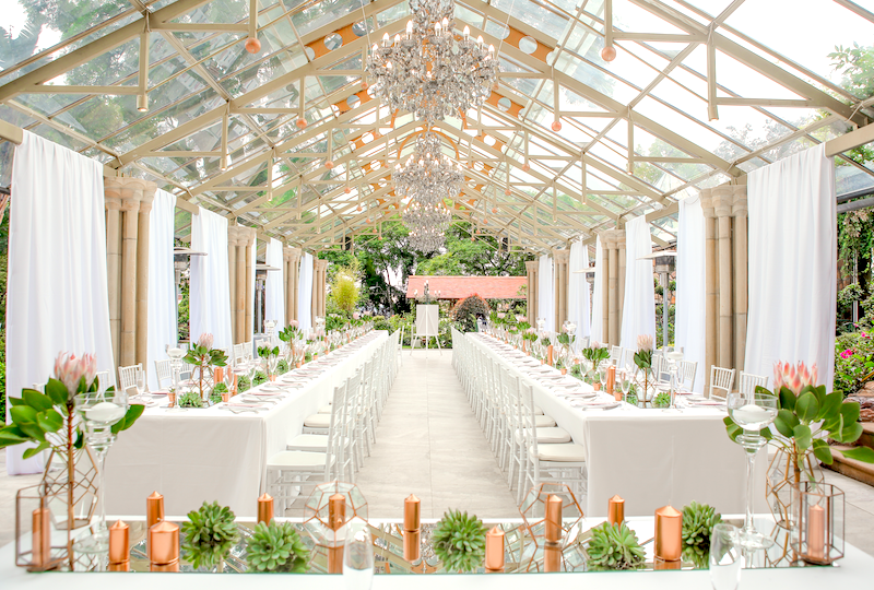 Wunderschöne Hochzeit im Gartenhaus aus Glas