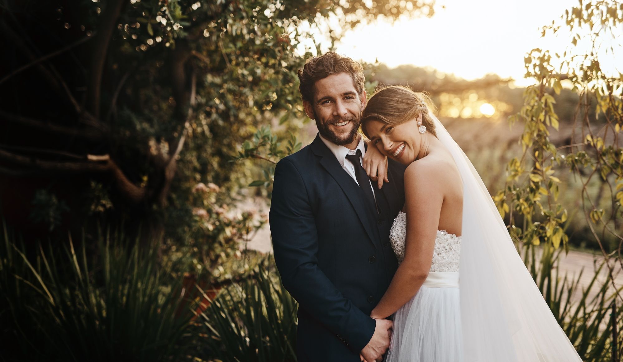 Bei Waldhochzeiten pure Liebe und Romantik finden