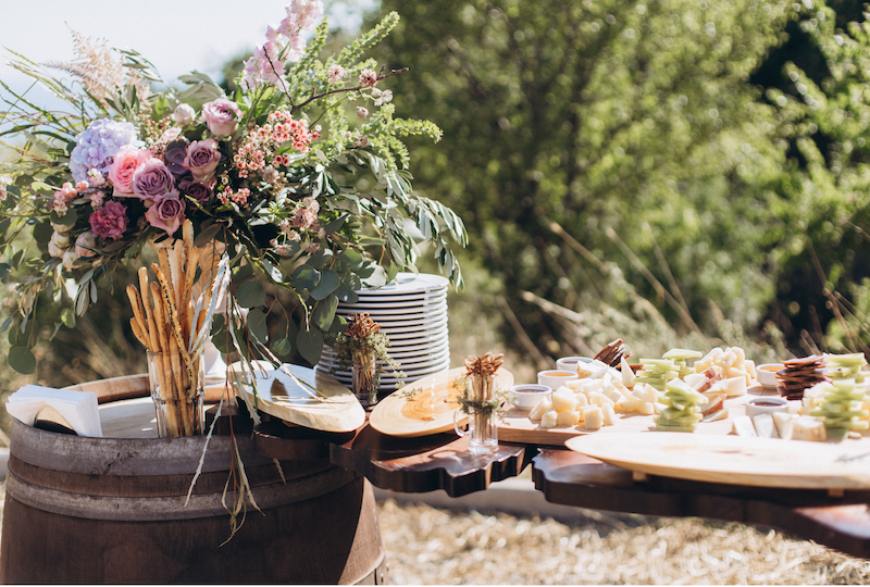 Dekoriertes Hochzeitsbuffet Outdoor